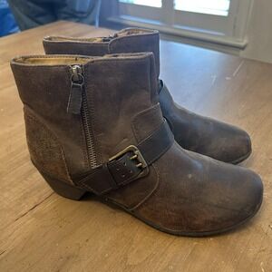 Softspots Boots Womens Size 8.5 Brown Leather Ankle Booties Buckle Zip *FRAYING